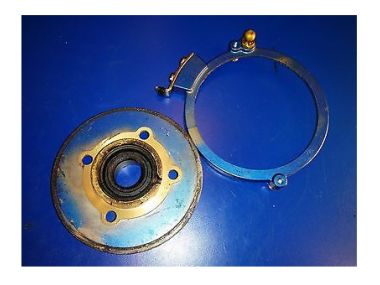 Suzuki 5/6 HP 2-Stroke 2 Cylinder Upper Oil Seal Housing (11411-98500)