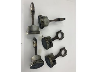 Set of 5x USED Piston 10172839 (a few scrathes on pistons) use it for connecting rod 