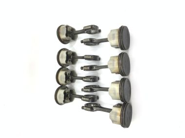 Set of 8x USED in perfect condition Piston 10172839